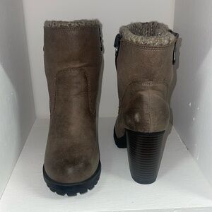Size 7 Mossimo Boots